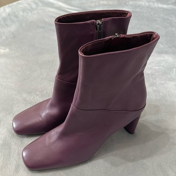 Sarto by Franco‎ Sarto Flexabooty Leather Booties Plum Purple Color Size 9 Soft - Picture 1 of 13